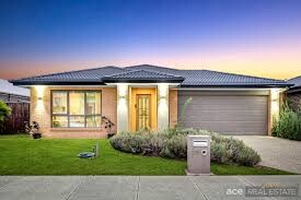 A 5 Bedroom Modern House for Sale